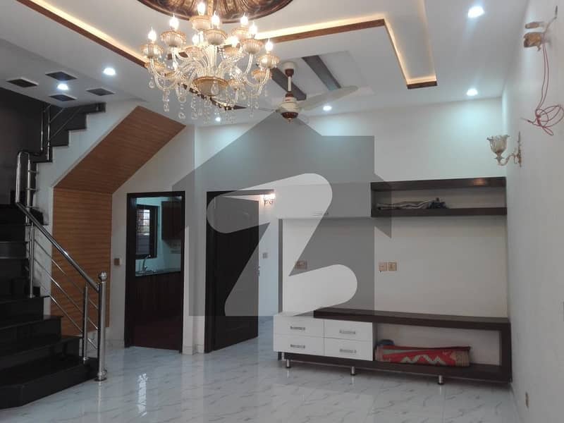 ائیر لائن ہاؤسنگ سوسائٹی لاہور میں 5 کمروں کا 1 کنال مکان 5.5 کروڑ میں برائے فروخت۔
