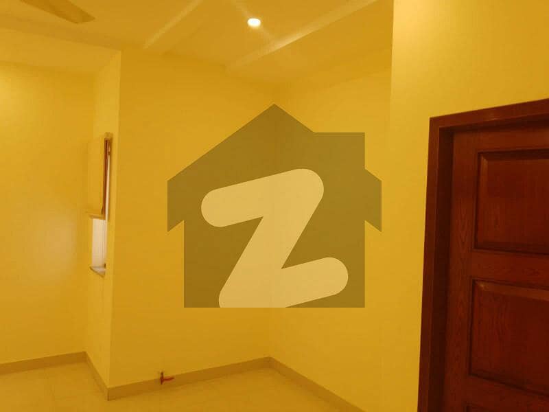 الفلاح ٹاؤن لاہور میں 4 کمروں کا 3 مرلہ مکان 70 لاکھ میں برائے فروخت۔