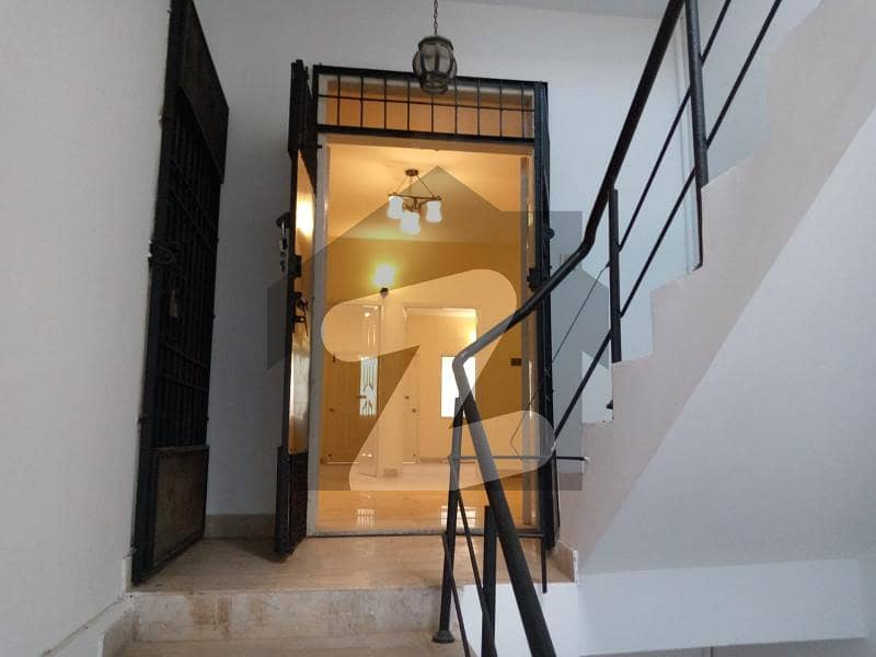Full Floor 3bed Dd Appartment For Sale Small Shabbaz Commercial Area