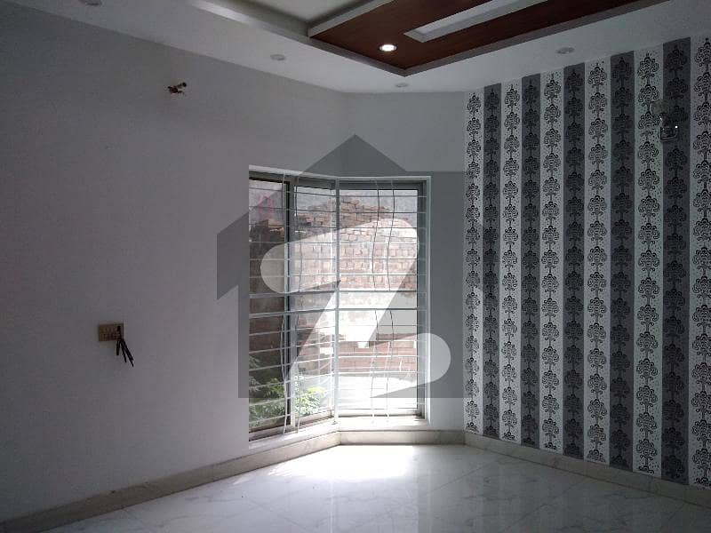 شنگھائی روڈ لاہور میں 3 کمروں کا 5 مرلہ مکان 1.6 کروڑ میں برائے فروخت۔