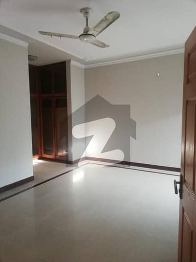 5 MARLA UPPER PORTION NEAR TO PARK & MAIN ROAD FOR RENT