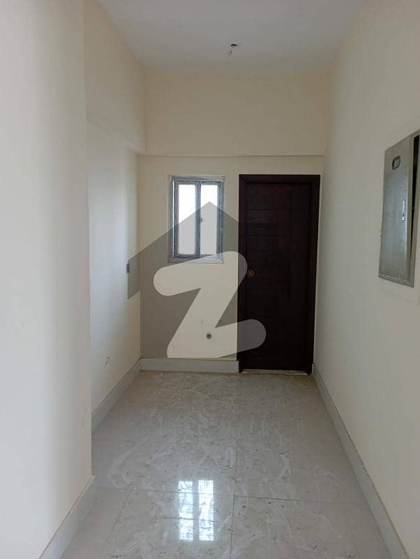 کلفٹن ۔ بلاک 8 کلفٹن,کراچی میں 3 کمروں کا 7 مرلہ فلیٹ 4.0 کروڑ میں برائے فروخت۔