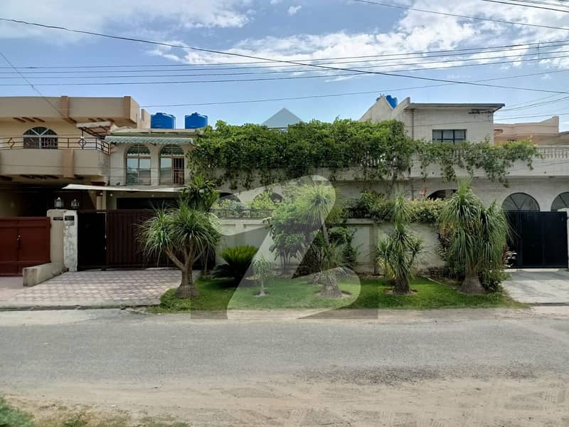 12 marla House for sale in Officers colony wah cantt