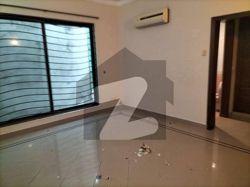 Upper Portion 3200 Square Feet For rent In G-9/3