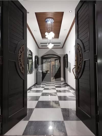 نشیمنِ اقبال فیز 1 نشیمنِ اقبال لاہور میں 7 کمروں کا 1 کنال مکان 4.75 لاکھ میں کرایہ پر دستیاب ہے۔