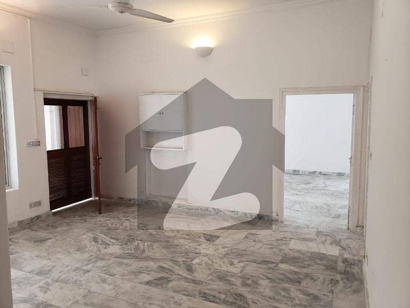 ایم ایم عالم روڈ گلبرگ,لاہور میں 6 کمروں کا 1 کنال مکان 4.5 لاکھ میں کرایہ پر دستیاب ہے۔