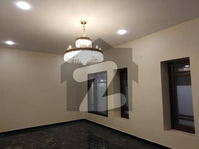 Gulistan Society 450 yards house available for sale With Lift