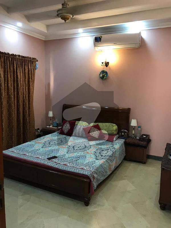 ڈی ایچ اے فیز 8 ڈیفنس (ڈی ایچ اے),لاہور میں 4 کمروں کا 10 مرلہ مکان 3.75 کروڑ میں برائے فروخت۔