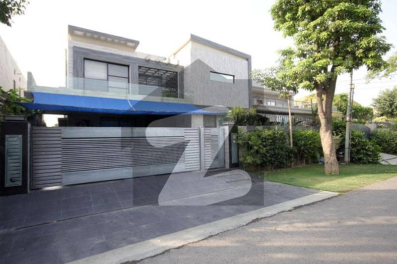 1 Kanal Slighlty Used Modern Bungalow For Sale In Phase 4