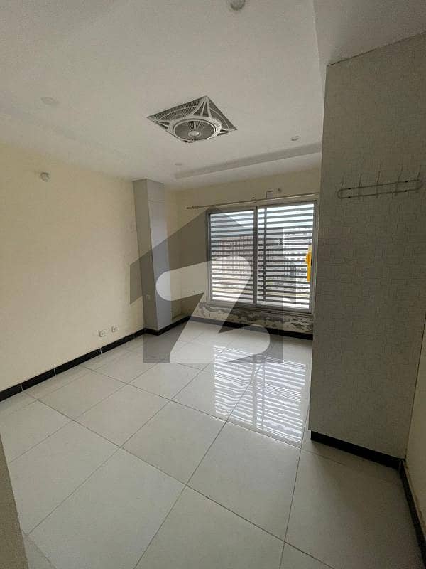 3 Bed Apartment Well Maintained For Rent In Bahria Town Near Head Office