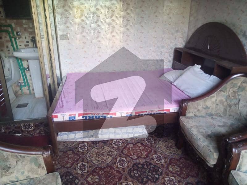I. 8/3 Furnished Room Available For Rent For Females And Family's