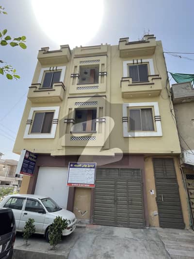 نواب ٹاؤن - بلاک ڈی نواب ٹاؤن لاہور میں 7 کمروں کا 5 مرلہ مکان 3 کروڑ میں برائے فروخت۔