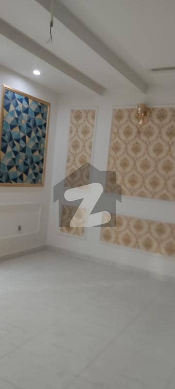 ٹیک ٹاؤن (ٹی این ٹی کالونی) ستیانہ روڈ فیصل آباد میں 5 کمروں کا 7 مرلہ مکان 1.75 کروڑ میں برائے فروخت۔