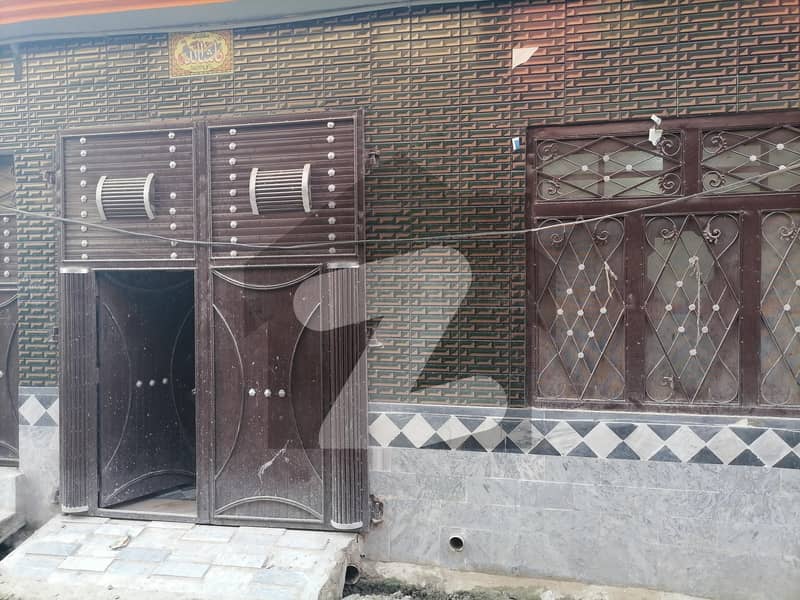 ڈلا زیک روڈ پشاور میں 6 کمروں کا 3 مرلہ مکان 1.1 کروڑ میں برائے فروخت۔