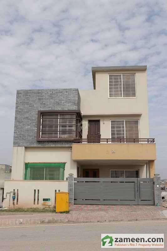 Awais Block Safari Valley  8 Marla Double Storey House For Rent