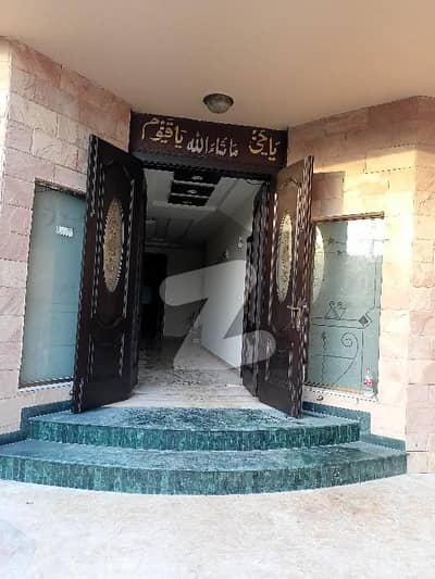 کینال پارک فیصل آباد میں 4 کمروں کا 16 مرلہ مکان 5.0 کروڑ میں برائے فروخت۔