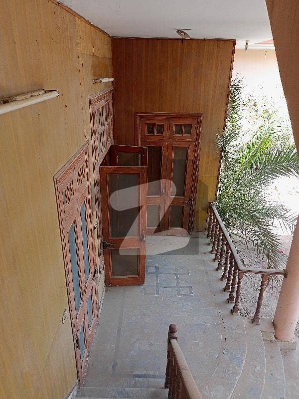خیابان کالونی 2 فیصل آباد میں 7 کمروں کا 14 مرلہ مکان 2.8 کروڑ میں برائے فروخت۔