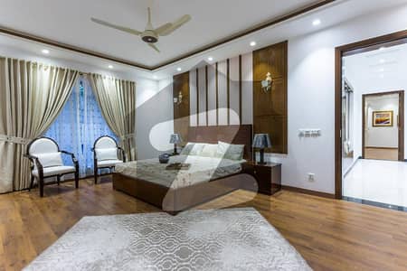 ڈی ایچ اے فیز 8 ڈیفنس (ڈی ایچ اے),لاہور میں 5 کمروں کا 1 کنال مکان 7.45 کروڑ میں برائے فروخت۔