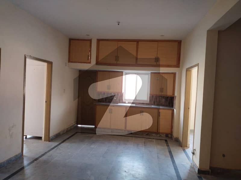 3 BEDROOM 1200SQFT FLAT AVAILABLE FOR SALE