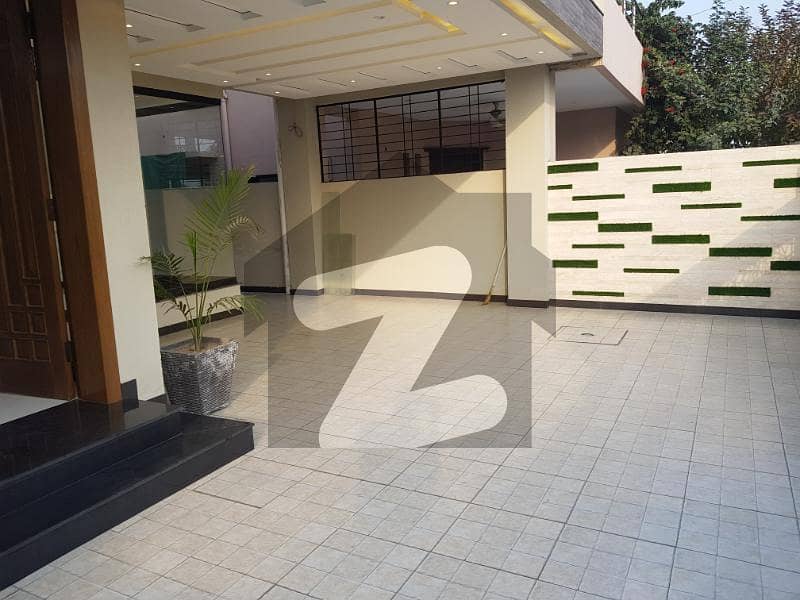 10 Marla Lower Portion Separate Gate Luxury House Available For Rent