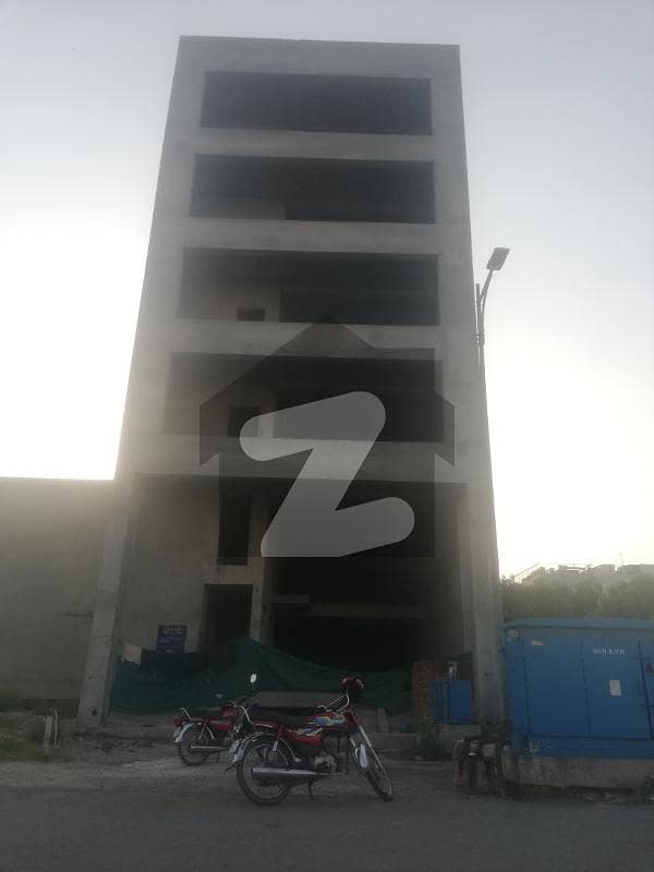 ڈی ایچ اے فیز 8 - کمرشل براڈوے ڈی ایچ اے فیز 8 ڈیفنس (ڈی ایچ اے) لاہور میں 7 کمروں کا 8 مرلہ عمارت 19 کروڑ میں برائے فروخت۔