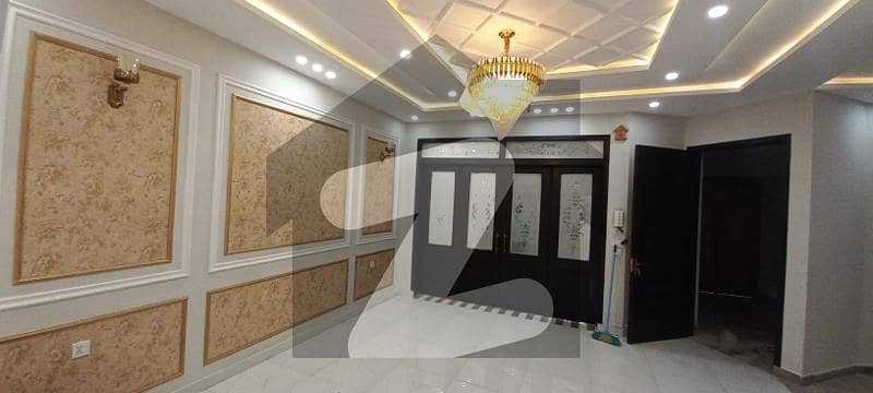 سبزہ زار سکیم ۔ بلاک سی سبزہ زار سکیم,لاہور میں 7 کمروں کا 10 مرلہ مکان 5.0 کروڑ میں برائے فروخت۔