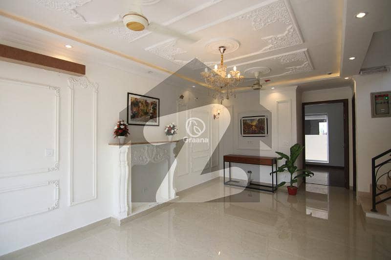 ڈی ایچ اے 9 ٹاؤن ڈیفنس (ڈی ایچ اے) لاہور میں 3 کمروں کا 5 مرلہ مکان 69 ہزار میں کرایہ پر دستیاب ہے۔