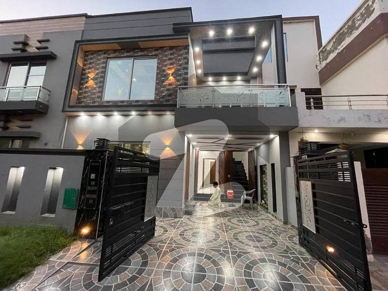 ULTRA MODERN 5 Marla Beautiful House For Sale In Bahria Town - Block BB
