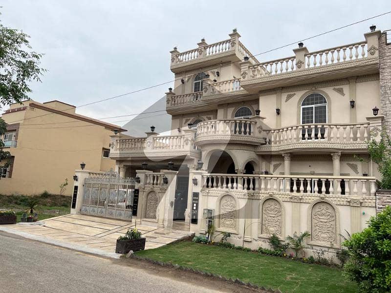 Luxurious 1 Kanal House With 7 Bedrooms For Sale