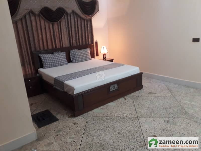 Room For Rent In White Rose Guest House Karachi