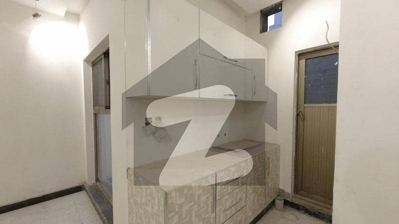 علامہ اقبال مین بلیوارڈ علامہ اقبال ٹاؤن لاہور میں 5 کمروں کا 5 مرلہ مکان 2.65 کروڑ میں برائے فروخت۔