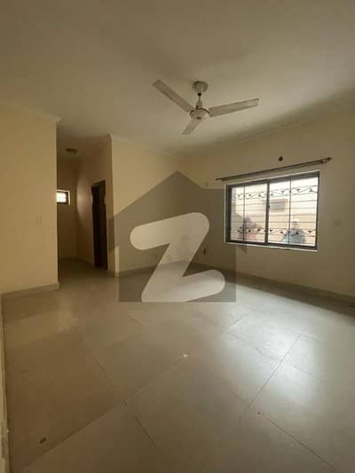 14 Marla House In Gulberg For Rent At Good Location