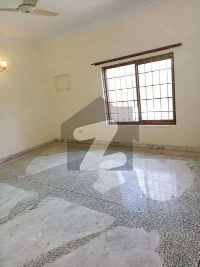 house upper portion 4 bedroom with attached bath Tv lounge kitchen DD servant quarter car park available for rent G-10