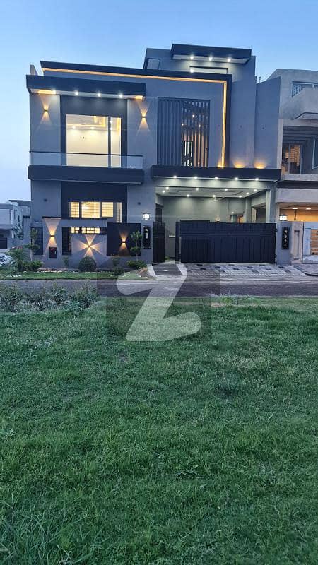 FACING PARK ULTRA MODERN BRAND NEW 10 MARLA HOUSE FOR SALE