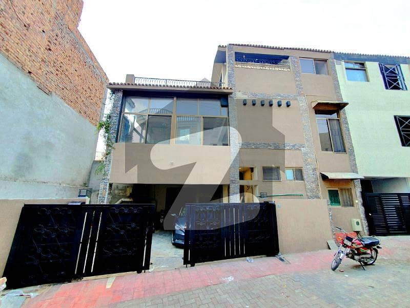 گلریز ہاؤسنگ سکیم راولپنڈی میں 4 کمروں کا 7 مرلہ مکان 2.1 کروڑ میں برائے فروخت۔