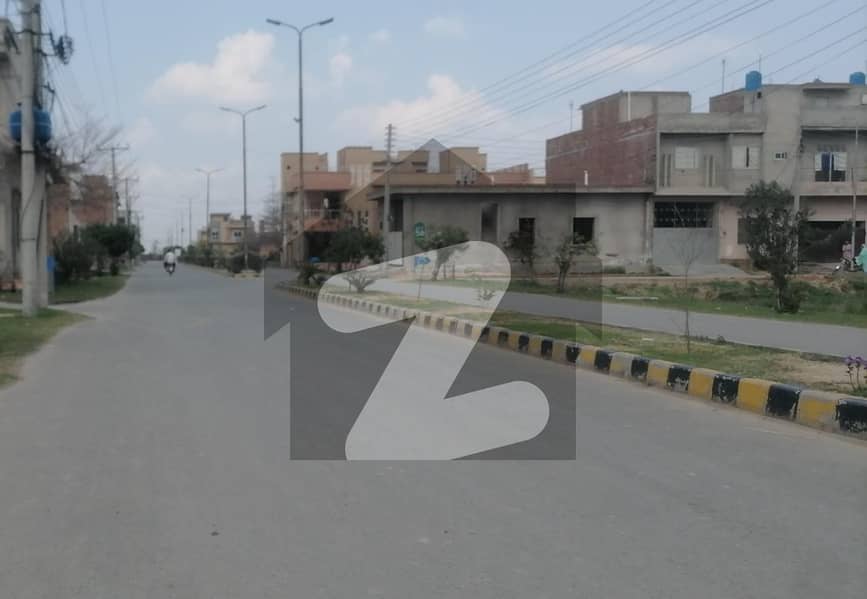 خیابان-اے-منظور فیصل آباد میں 5 مرلہ رہائشی پلاٹ 45 لاکھ میں برائے فروخت۔