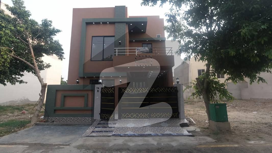 Prime Location 5 Marla House For sale Available In New Lahore City