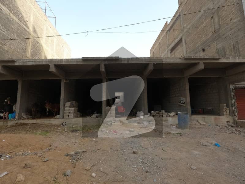 Prime Location Gulshan-e-Kaneez Fatima - Block 2 Flat Sized 950 Square Feet