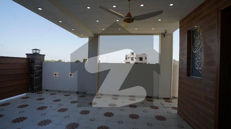 ڈی ایچ اے فیز 8 - بلاک زیڈ 6 ڈی ایچ اے فیز 8 ڈیفنس (ڈی ایچ اے) لاہور میں 7 کمروں کا 10 مرلہ مکان 4.75 کروڑ میں برائے فروخت۔