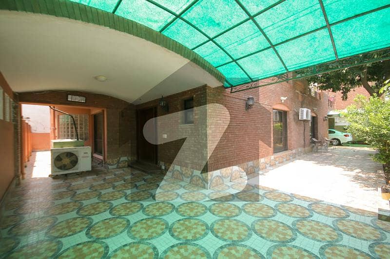 فورٹ ولاز لاہور میں 5 کمروں کا 10 مرلہ مکان 1.5 لاکھ میں کرایہ پر دستیاب ہے۔