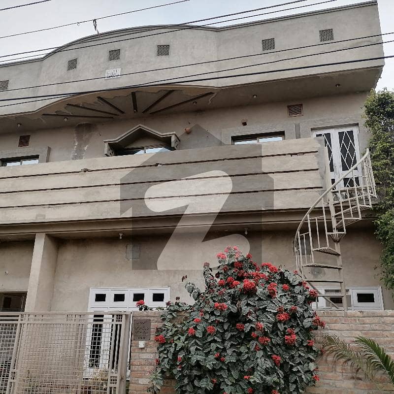 الرزاق رائلز ساہیوال میں 6 کمروں کا 7 مرلہ مکان 1.7 کروڑ میں برائے فروخت۔
