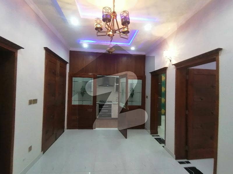 کالج روڈ لاہور میں 4 کمروں کا 5 مرلہ مکان 2 کروڑ میں برائے فروخت۔