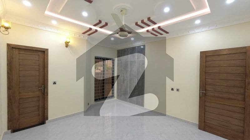 imperial home 10 m upper portion for rent with gass ,lower look