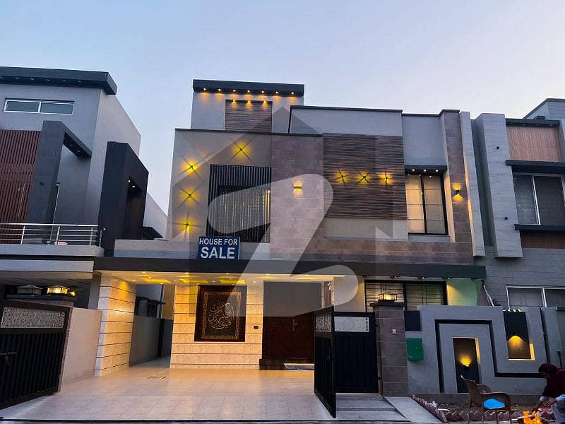 بحریہ ٹاؤن سیکٹر ای بحریہ ٹاؤن,لاہور میں 5 کمروں کا 10 مرلہ مکان 2.75 کروڑ میں برائے فروخت۔