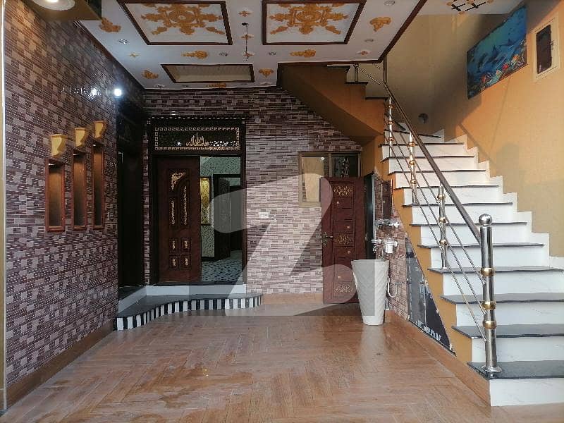 گلشنِ راوی لاہور میں 8 کمروں کا 1.05 کنال مکان 7 کروڑ میں برائے فروخت۔