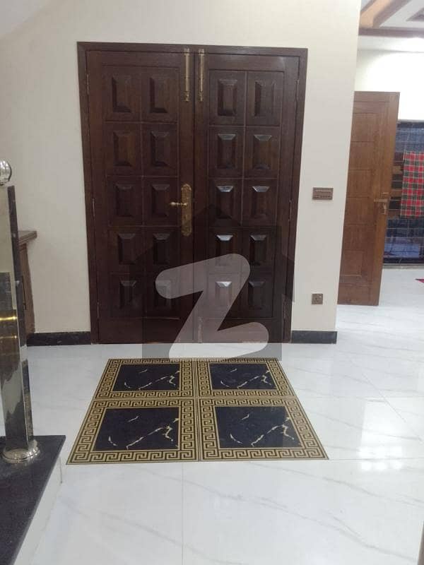 بحریہ ٹاؤن ۔ بلاک ای ای بحریہ ٹاؤن سیکٹرڈی بحریہ ٹاؤن لاہور میں 3 کمروں کا 5 مرلہ مکان 1.8 کروڑ میں برائے فروخت۔