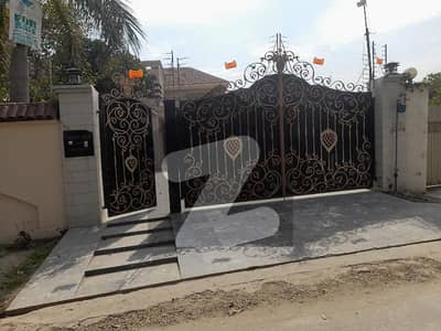 نذیر گارڈن سوسائٹی لاہور میں 9 کمروں کا 2.2 کنال مکان 3 لاکھ میں کرایہ پر دستیاب ہے۔
