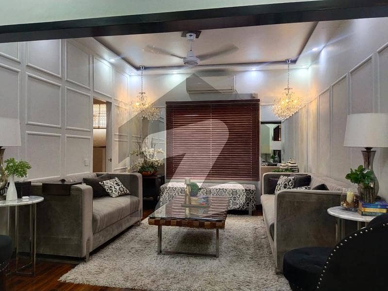 کلفٹن ۔ بلاک 7 کلفٹن,کراچی میں 3 کمروں کا 9 مرلہ فلیٹ 4.25 کروڑ میں برائے فروخت۔