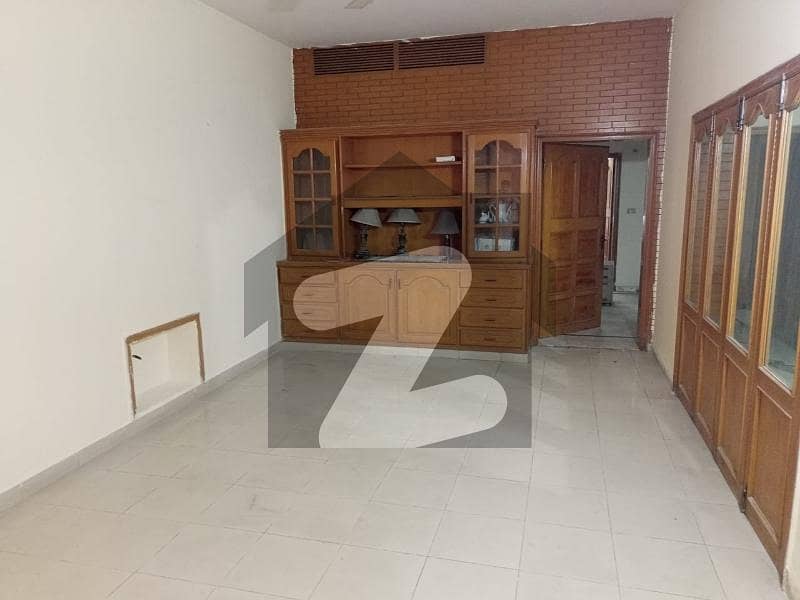 01 Kanal Old Solid Construction House For Sale In DHA Main Boulevard