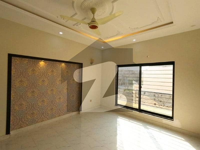 شاداب گارڈن لاہور میں 5 کمروں کا 10 مرلہ مکان 3.4 کروڑ میں برائے فروخت۔